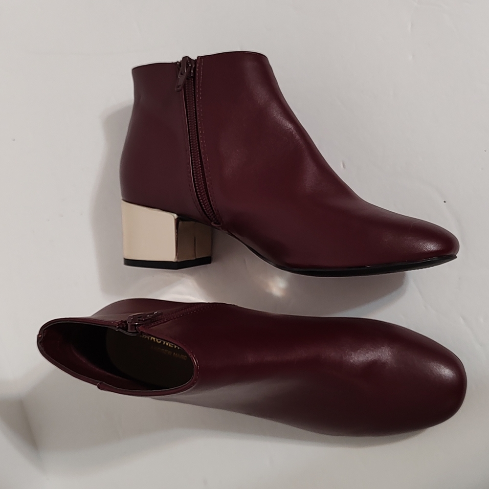 Burgundy Marc New York Faux Leather Ankle Boots w/ Gold Heel sz 6